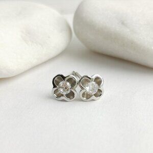 Sterling silver cz flower stud earrings